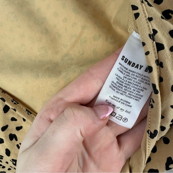 Sunday Best Aritzia | Tan Leopard Tie Front Crop Top Size XXS - Picture 6 of 7